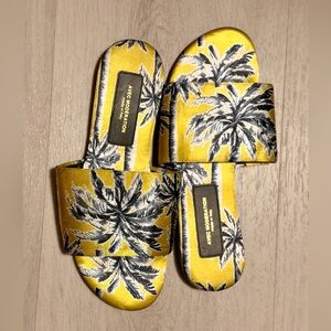Avec Moderation Women's Tropical Yellow/Black/White Slide Sandals. Size 39EU/9US